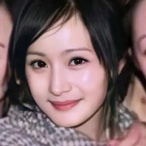 杨幂早期旧照稚嫩青涩充满灵气