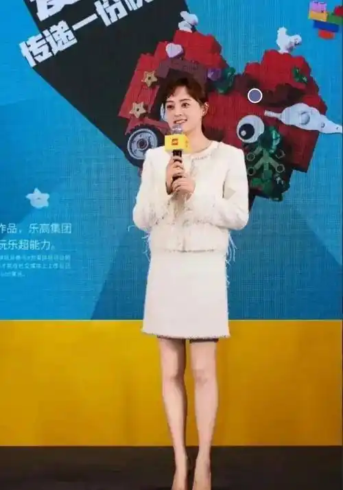 原创孙俪罕见大翻车穿小香风套裙混搭荧光黄雪地靴网友直呼辣眼睛