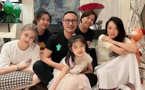 汪峰方辟谣女儿签约那英公司,要求删除不实报道,并呼吁文明上网