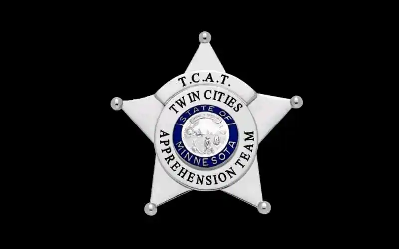 美国赏金猎人逮捕一名重案犯