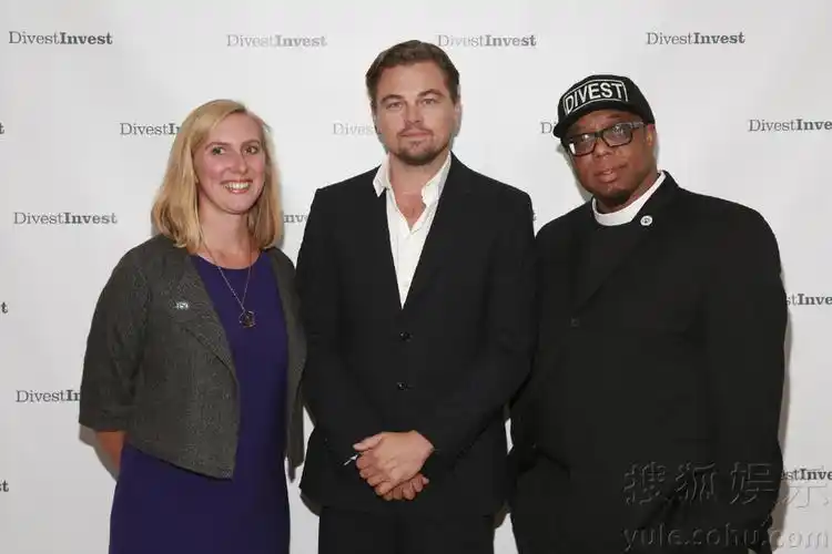 小李子了颜值要回春咯!莱昂纳多自着西装流参加活之动