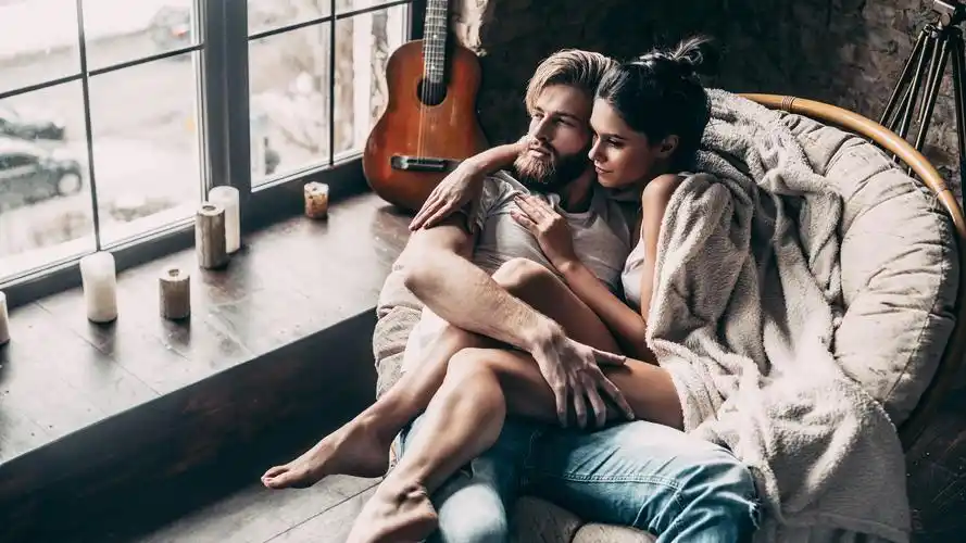 夫妇,恋人,椅子,男孩和女孩 3840x2160 uhd 4k 高清壁纸, 图片, 照片