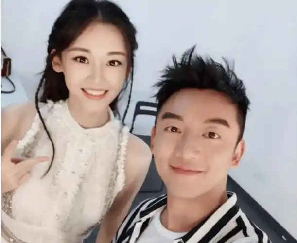 看到郑恺是如何对待苗苗家人后才知道为什么苗苗愿意退圈生孩子