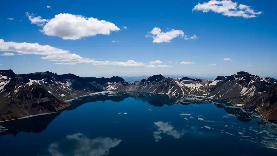 唯美长白山天池高清桌面壁纸