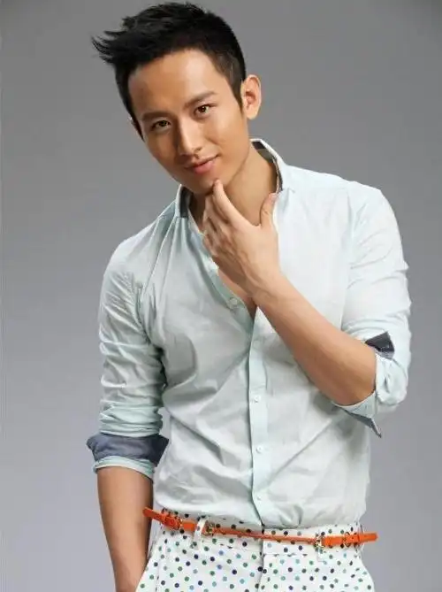 2020年,他在凭借《琉璃》走进大众视野后,一举摆脱"土气".