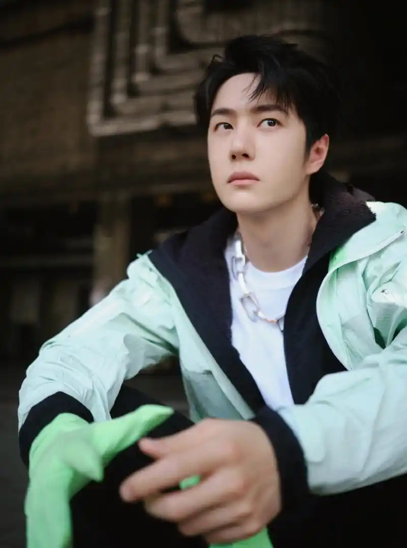 王一博图片大赏 王一博冷酷起来,真是显得既霸气,又非常痞帅?