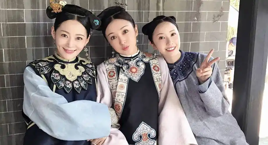 老戏骨李明启"儿子"10年龙套,儿媳却靠《延禧》纯妃一角大火_王媛可