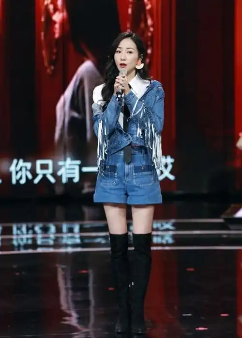 有一种瘦叫韩雪的站姿,当她直接拿长靴当裤穿,双腿却还是合不拢