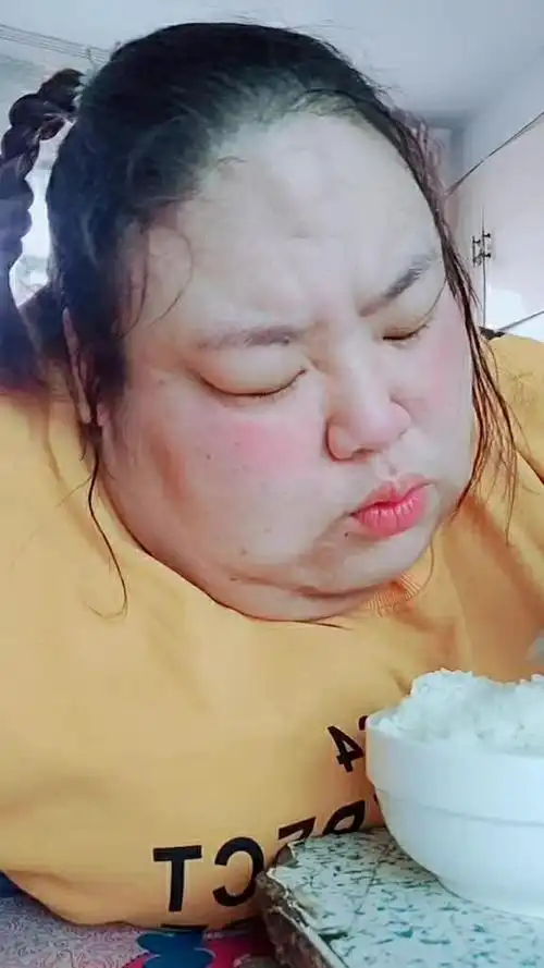 女人再丑再胖也有被泡的权利,你们快点泡我啊!