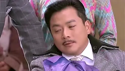 《谎言背后》前男友半夜还没下班回家,美女打算施展美人计勾引他