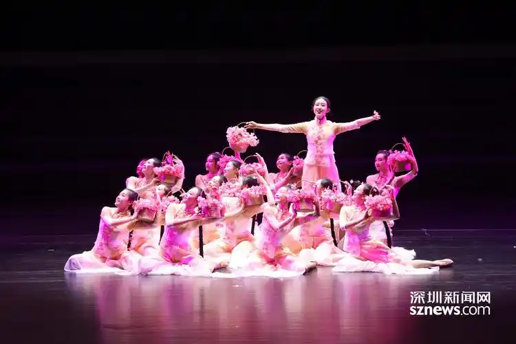 大型文艺演出情景音舞诗画《答卷》在光明精彩上演