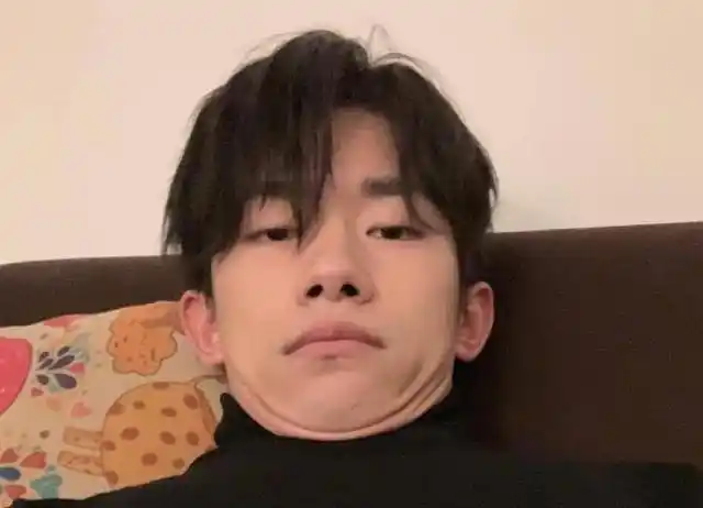 编气球教程_黄晓明工作人员为老板编自拍教程,直男自拍技术真的那么糟