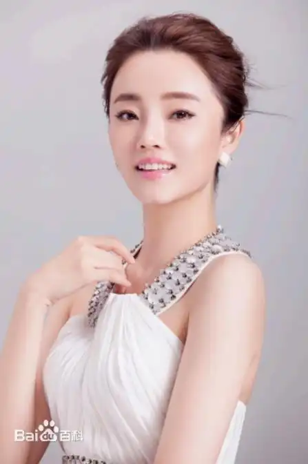 刘芊含优雅写真照