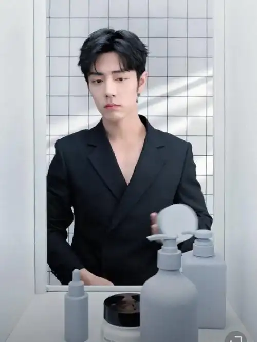 肖战v领内搭##肖战深v内搭黑西装