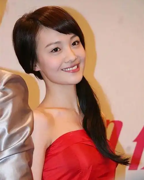 这才是清纯脸郑爽刚出道时的照片惊艳了时光