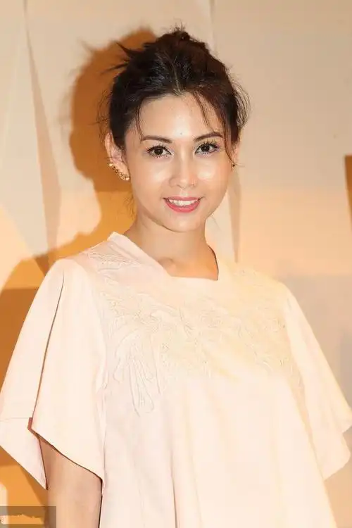 还是以前的女星耐看,52岁邱淑贞保养得很自然,秒杀一切当红花旦