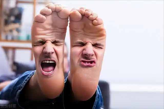 脱鞋之后感觉脚黏黏的还很臭(一脱鞋十里飘臭)(6)