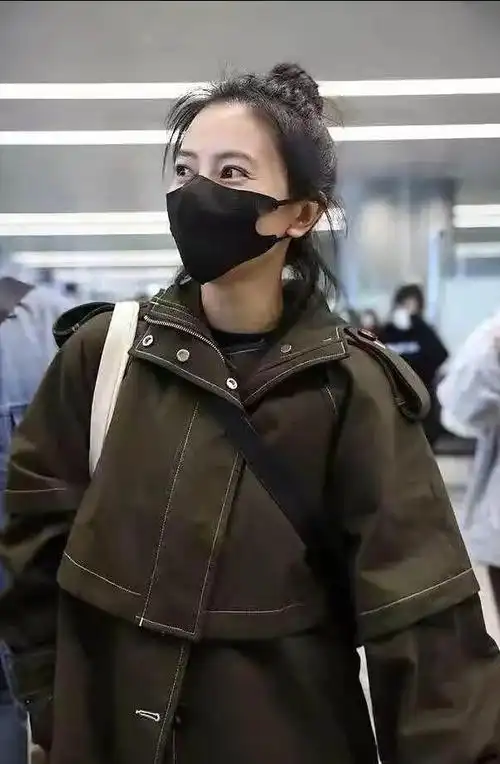 44岁高圆圆素颜有多惊艳扎丸子头虽有鱼尾纹但颜值不输小姑娘