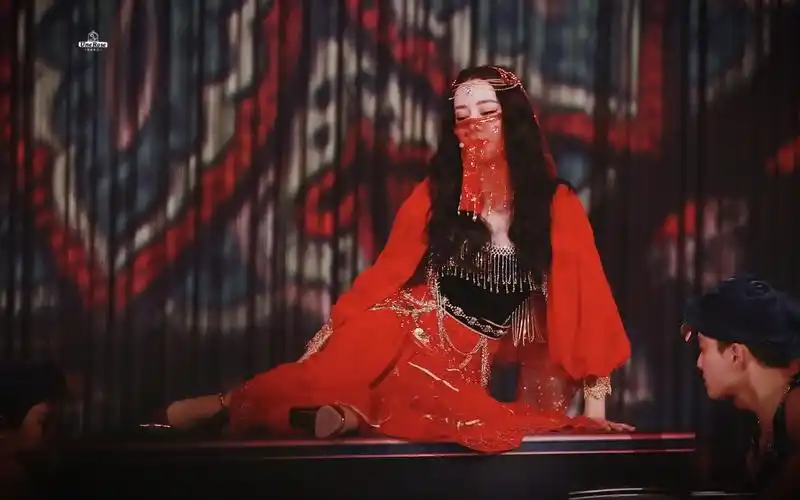 【迪丽热巴】2020东方卫视跨年晚会《打起手鼓唱起歌》