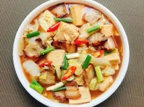 腊肉炖白菜豆腐