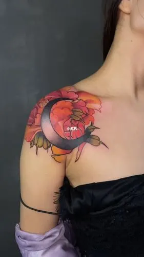 适合女生的肩花纹身