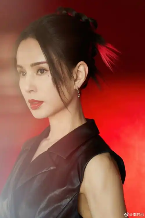 李若彤回应58岁未婚未育