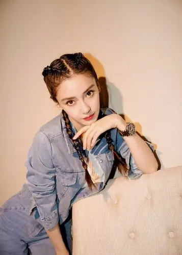 女艺人angelababy麻花辫甜酷时尚写真