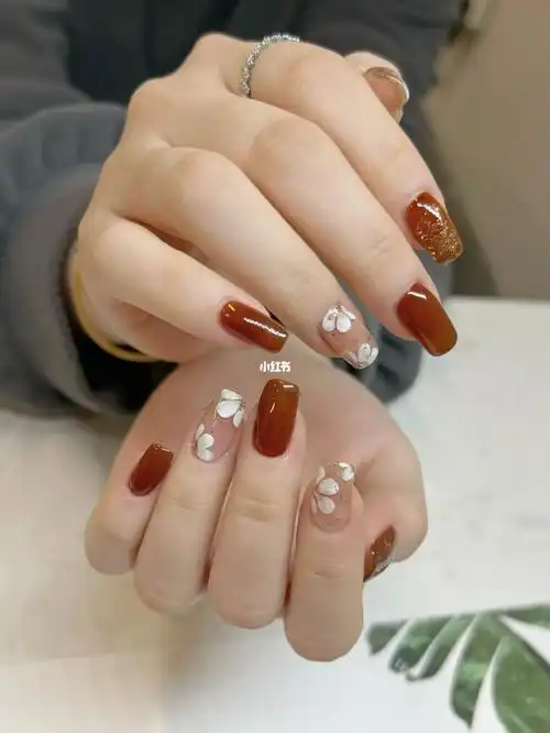 简约大气秋冬红棕款～尔湾美甲