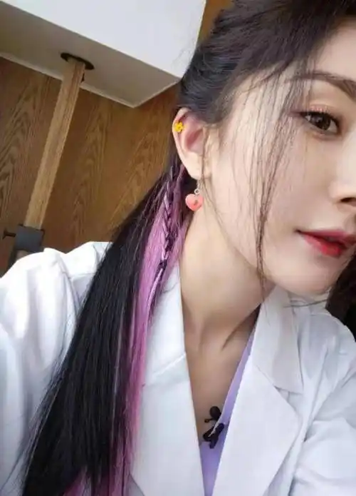 吴宣仪疑回应与肖战新剧颜值低,发文:累丑!