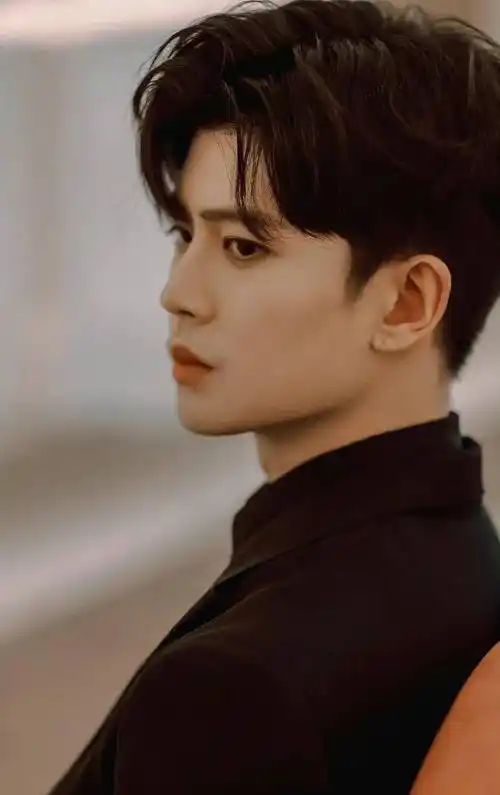 蔡徐坤陪富婆喝酒赚钱?古天乐塌房?董洁强行洗白?任嘉伦蹭高考热度?