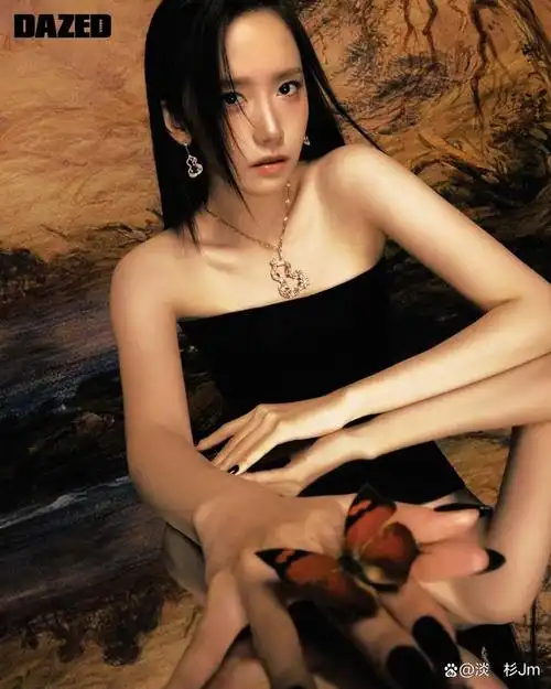 林允儿一袭黑衣身材曼妙 黑长直造型酷飒魅惑