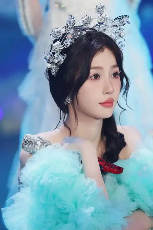 虞书欣冰雪仙子妆