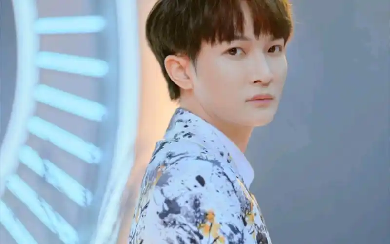 周深今日份高清美图桌面天赐的声音哭砂现场速递