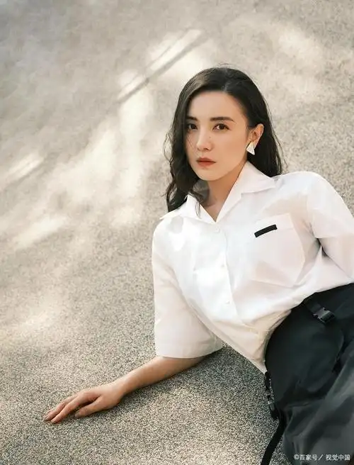 演员宋佳:因事业放弃陈龙,因婚姻放弃张黎,如今42岁依然单身