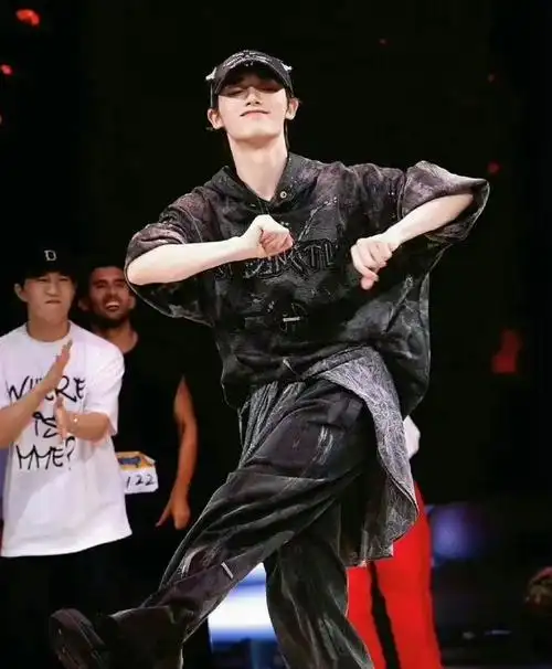 小丁真的是一个特别热爱跳舞的舞者……|丁真|丁程鑫_新浪新闻