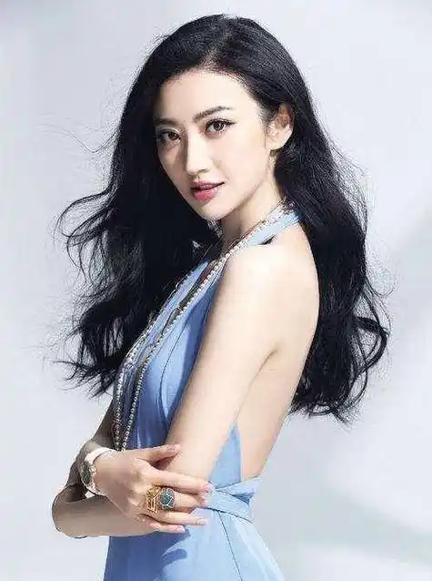 家中大玩薯片袋拍照请看看妆容清爽精致的景甜您是否喜欢