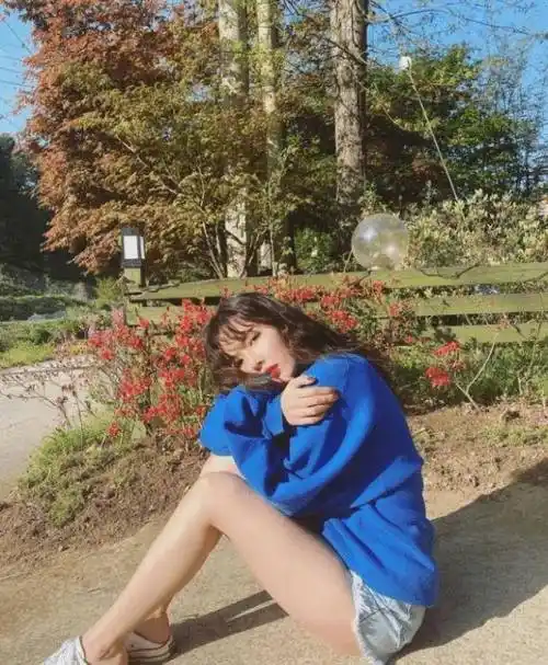 虽说金泫雅是韩国艺人,但因这几年韩国综艺和影视剧在中国境内也颇受