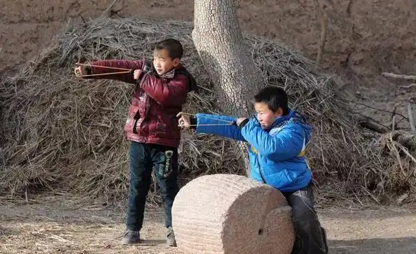 看完这10幅图想起农村80后的童年农村没有进步吗