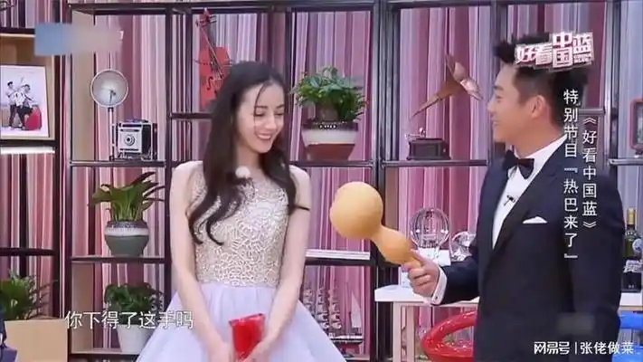 别看迪丽热巴软萌,拿瓢砸郑恺毫不手软,是真的"汉子"呀