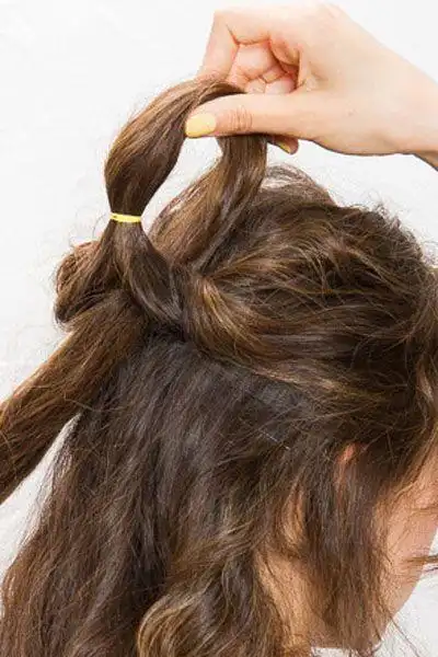 长卷发的扎法 慵懒随意森女范儿十足_发型设计 - 天天发型网(ttfaxing