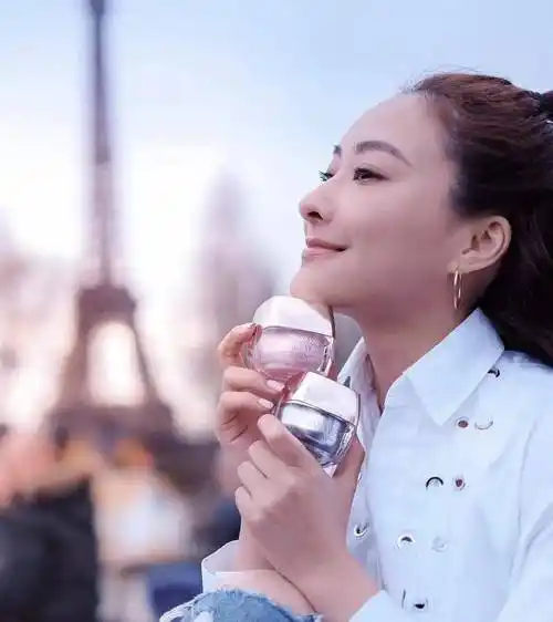 tvb富贵小花节目上伸舌头亲男神黄宗泽头像,更不介意其口水_陈滢