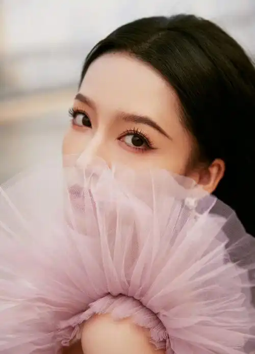 李沁干枯玫瑰妆##李沁粉紫色纱裙