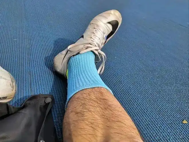 双胞胎体育生穿紧身裤显实力双倍快乐原来就是这样