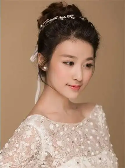 花苞丸子新娘盘发 演绎优雅娇俏精灵-女士发型-美发发型网