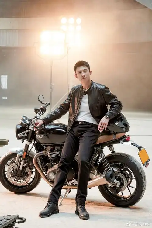 这身材,封神剧组看看黄景瑜吧#黄景瑜不去演封神可惜了