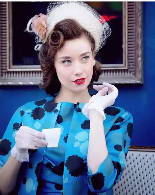 欧式复古发型女高清大图