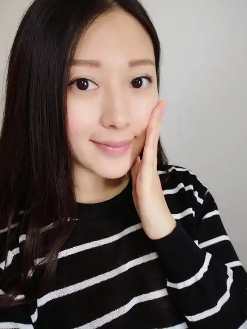 让肌肤绽放自然光彩---自然堂雪润深澈皙白精华液