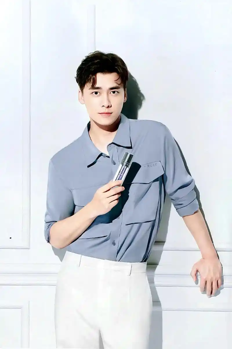 每次都不一样出现#李易峰 不一样的帅气@李易峰 @dou 小 - 抖音