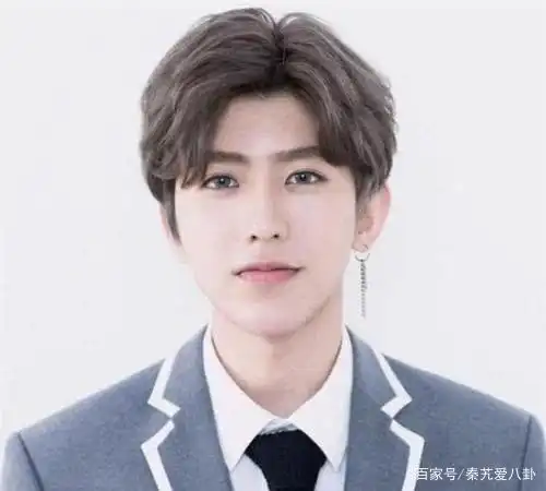 他就是参加了选秀节目偶像练习生后爆火成功跻身一线的蔡徐坤