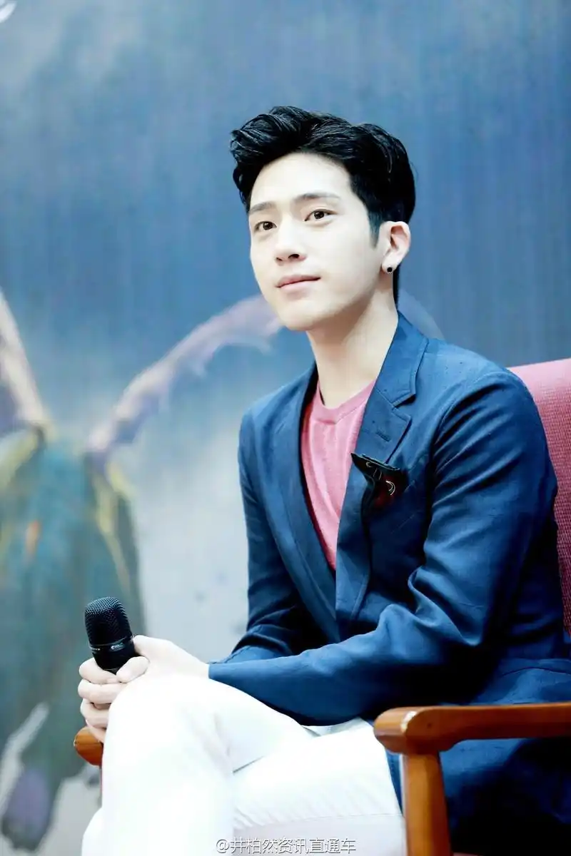 小井先生,井柏然